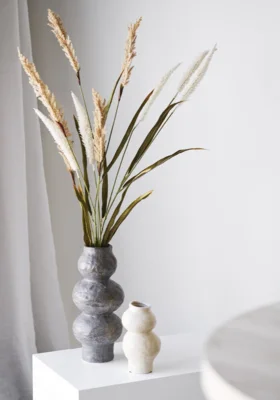 Vase i beige keramik