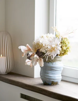 Mundblæst vase i lyseblåt glas