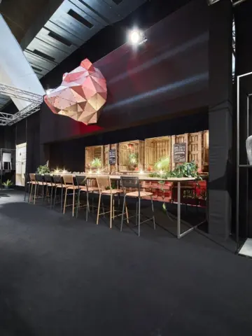 Sort Messetæppe med riller og skumbagside - KAMPAGNE - REST 360X200 CM