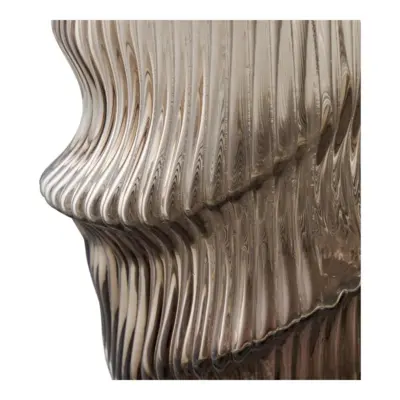 Mundblæst vase i brunt glas